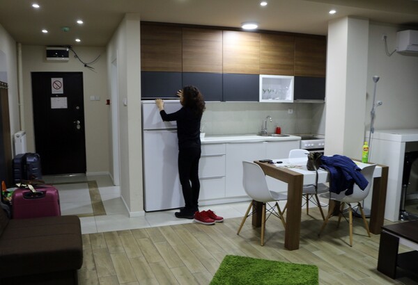 낯선 곳에서 제대로 한 달 살아보려면 호텔보다는 음식을 해 먹을 수 있는 숙소를 빌리는 게 좋겠다. 장소만 바꿔 이곳의 일상을 그대로 재현하기 위해서다. /박헌정