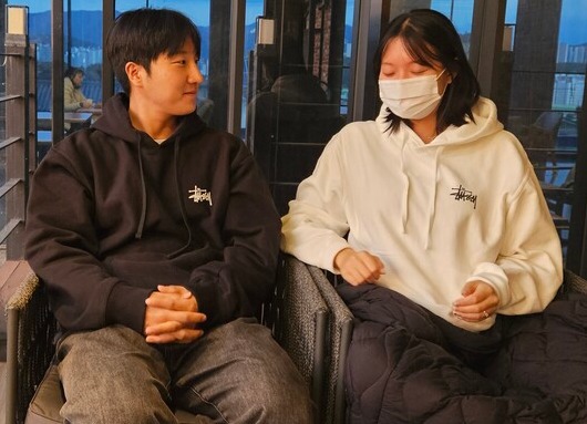 인터뷰 중인 권보민, 왕현철 부부 /최인범