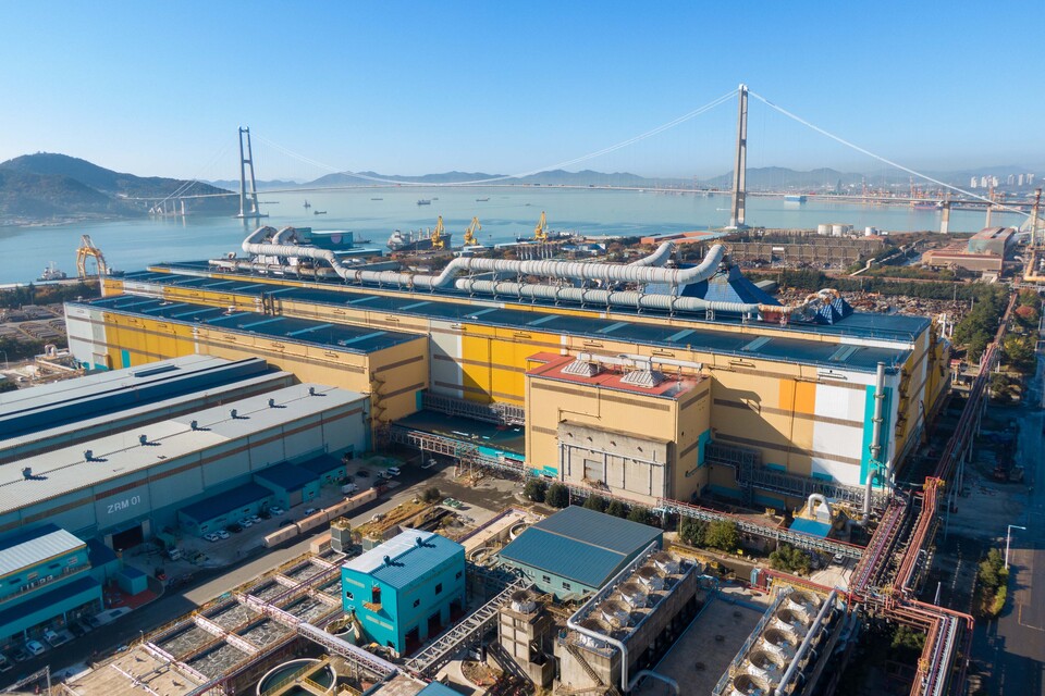 포스코가 11월 29일 광양제철소에 고효율 친환경 전기강판 공장을 준공했다. 포스코는 2024년 말까지 포항제철소와 합쳐 연산 40만t Hyper NO 생산 체제를 구축해 국내 고객사 수급 차질 우려를 해소한다는 계획이다. /포스코