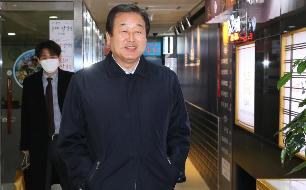 김무성 전 새누리당 대표가 지난 2020년 4월 22일 서울 여의도 한 음식점에 열린 모임에 참석하고 있다. /연합뉴스