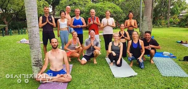 치앙마이 농부악 공원의 요가 수업에 참석한 사람들 /사진=박재희