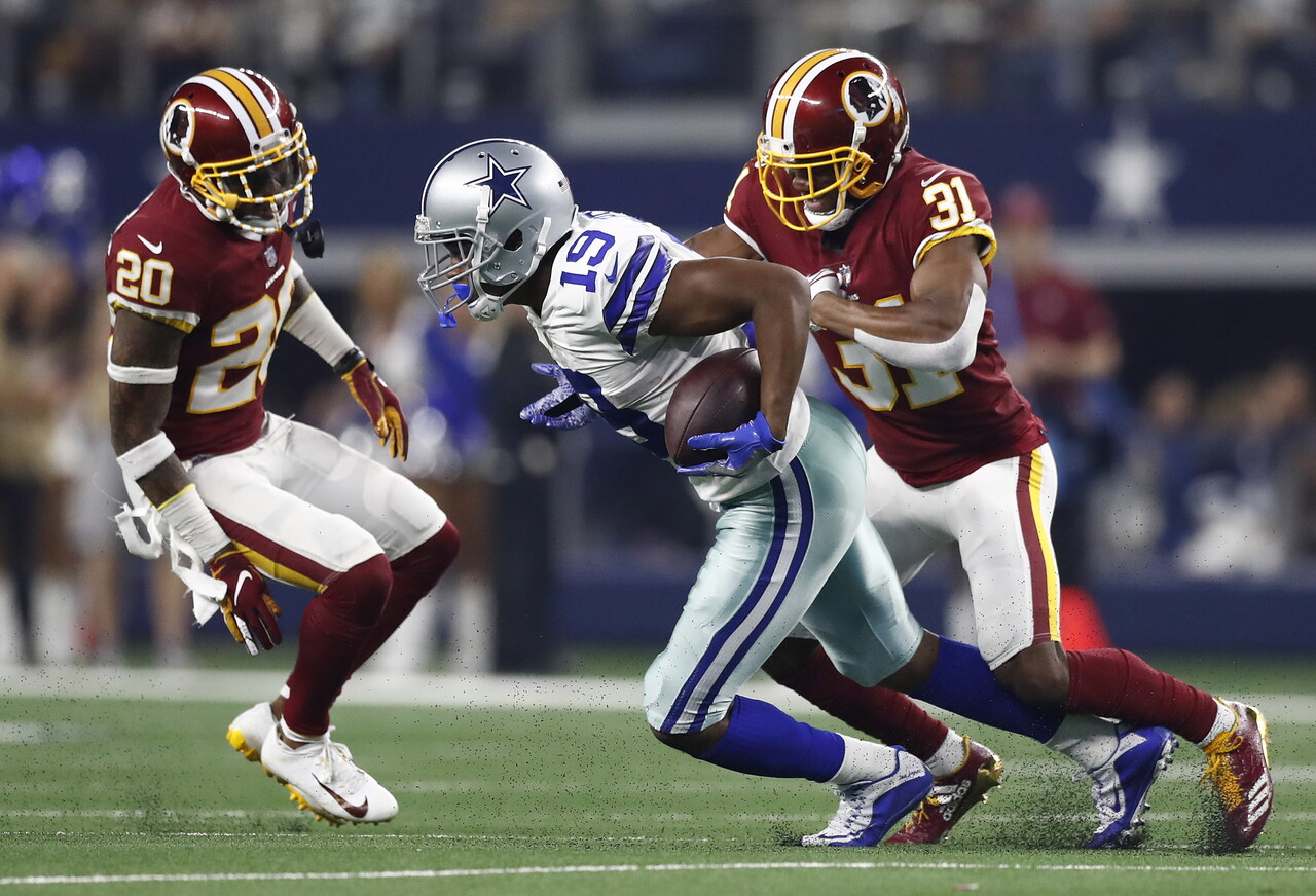 미국 교육이 룰을 중심으로 이루어지는 데에는 스포츠도 큰 몫을 한다. 풋볼(미식축구)과 같은 어려운 스포츠팀에서 성공적으로 활동한 학생은 강한 리더십과 정신력을 갖추었다고 평가한다. 사진은 워싱턴 레드스킨스와 댈러스 카우보이스의 풋볼 경기 장면. /EPA=연합뉴스