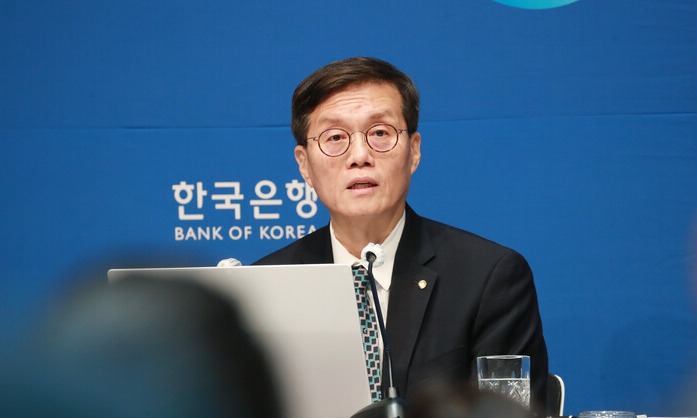11일 한국은행에서 열린 통화정책방향 관련 기자간담회에서 이창용 총재가 모두발언을 하고 있다. /한국은행