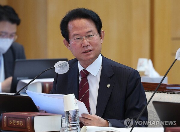 국민의힘 류성걸 의원이 국회 기획재정위원회 2023년 국정감사에서 질의하고 있다. /연합뉴스