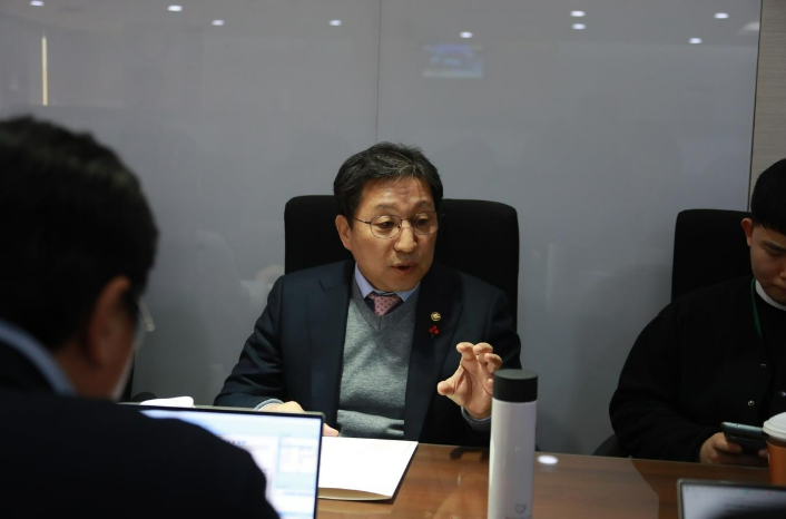 15일 정부세종청사에서 기자단과 차담회 중인 이성희 고용노동부 차관 /고용노동부=연합뉴스