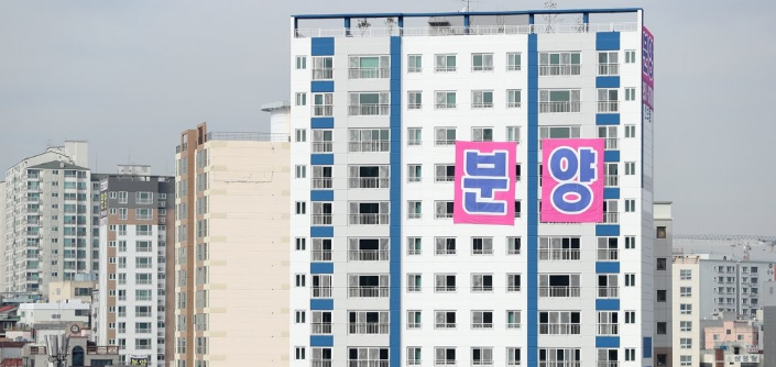 정부가 인구감소지역의 생활인구를 늘리기 위해 해당 지역의 아파트 구매자에게 세제 혜택을 줄 예정이다. /연합뉴스