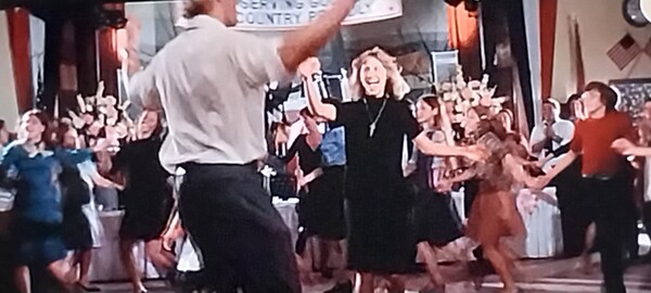 사람은 흥이 나면 춤을 춘다. 법으로 막는다는 것은 무리다. /영화 '자유의 댄스' 화면 캡처