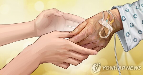 노인 병 간호 (PG). /연합뉴스