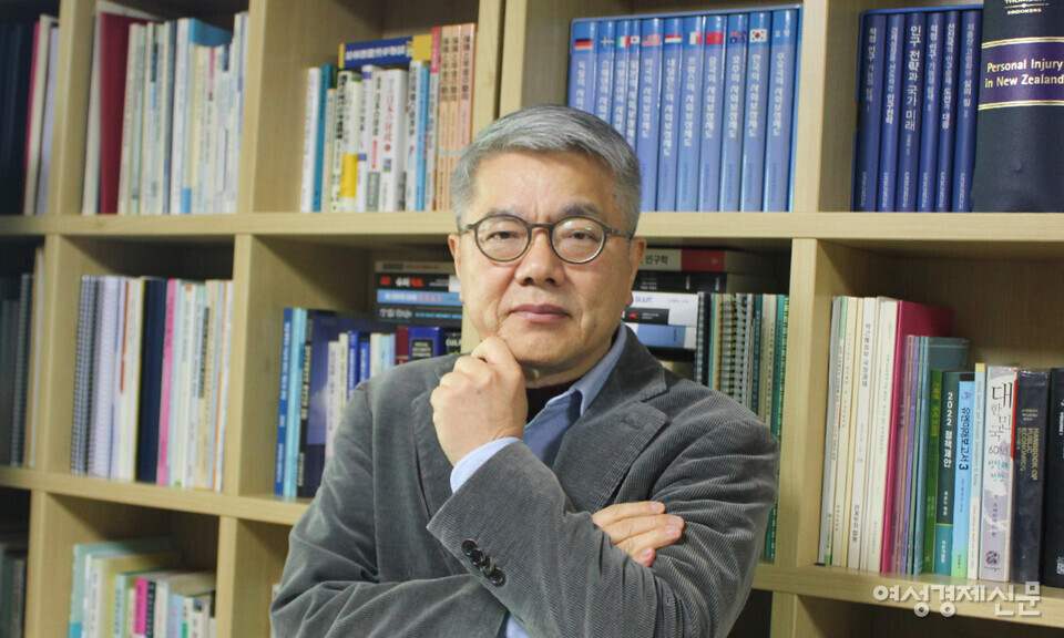 기초연금, 공무원연금, 과학기술인연금 설계 및 개혁을 주도했던 '연금술사' 김용하 교수를 만났다. /허아은 기자