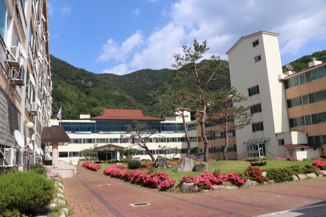 실버타운 '월명 성모의 집'은 김천 영암산 아래 위치하고 있다. /월명성모의집