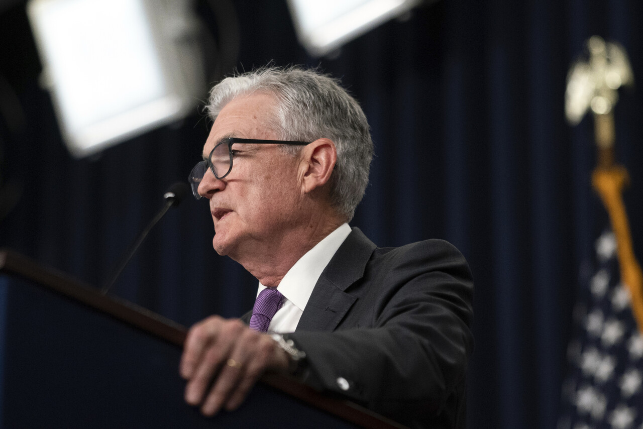 몇 달째 긴장감 없는 미국 연방공개시장위원회(FOMC)가 이어지면서 새해 첫 금리 정책도 동결이 확실시되고 있다. 오히려 시장은 제롬 파월 연방준비제도 의장(사진)의 금리 인하 시그널 여부에 더 관심이다. /AP=연합뉴스