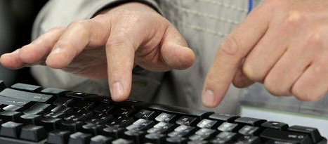 중장년 요양보호사 교육생 "독수리타법인데"···컴퓨터 시험 획일화한 정부 < 복지건강 < 기사본문 - 여성경제신문