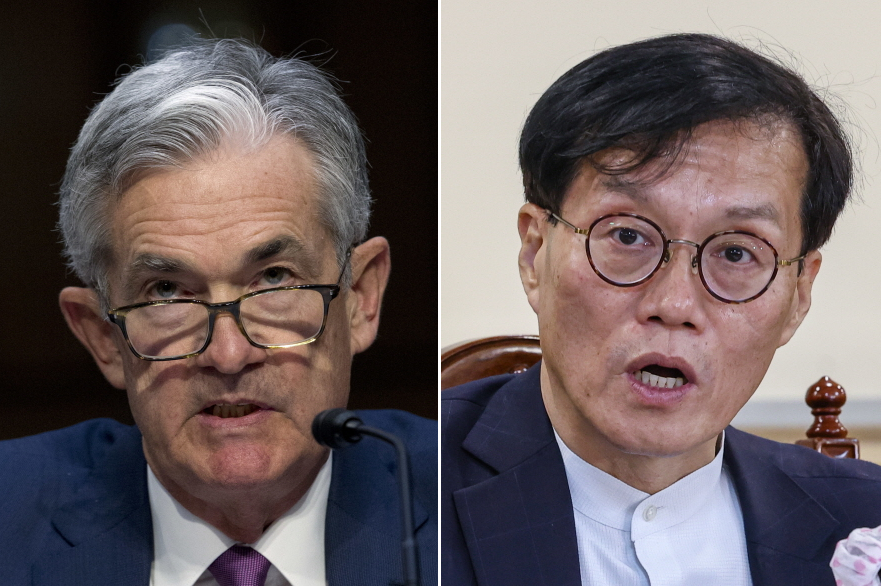 금리 인하 시기가 거론되는 미국은 경제 활기를 띠지만 한국 경제는 물가, 가계 부채, 내수 부진, 그리고 부동산 프로젝트파이낸싱(PF) 부실로 피벗은커녕 사면초가에 놓였다. 경기 둔화와 금융위기를 막기 위해 금리를 인하하자니 이미 사상 최대치를 기록한 가계빚이 날뛰고 금리 인하를 미루는 미국보다 먼저 피벗 할 수도 없다. 사진 왼쪽부터 제롬 파월 연준 의장, 이창용 한은 총재 /AP=연합뉴스