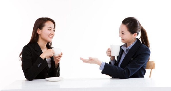 서로 의견을 나눌 때가 '공감대화'가 필요한 때이다. 상대의 말에 일단 ‘앵무새 질문’을 하는 것으로 이야기의 물꼬가 트이기 때문이다. /게티이미지뱅크