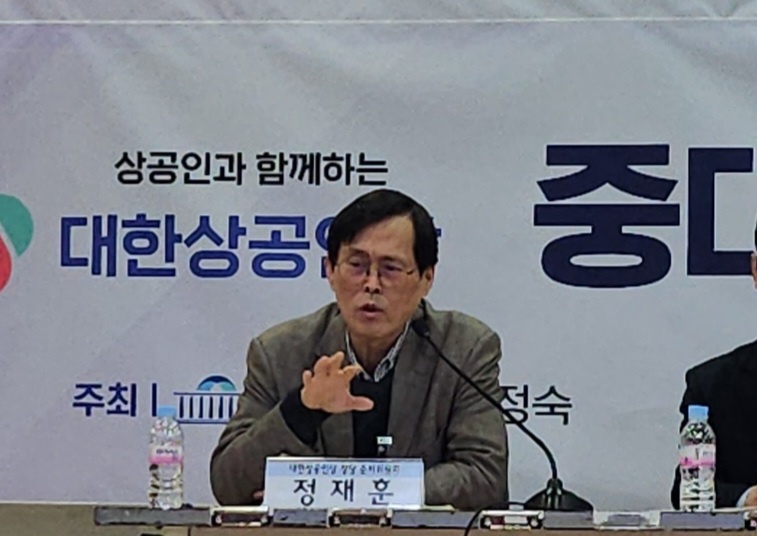 정재훈 창당준비위원장은 재래시장 발전을 위해 "한국도 전통 시장을 외국처럼 가족들이 가서 문화를 향유하고 정을 나누는 장소로 만들어야 한다"고 주장했다. /김민 수습기자