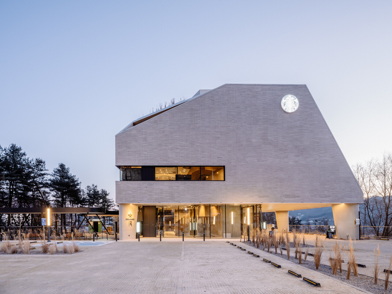 스타벅스, ‘더북한강R점’ 매장 전경 /스타벅스 코리아