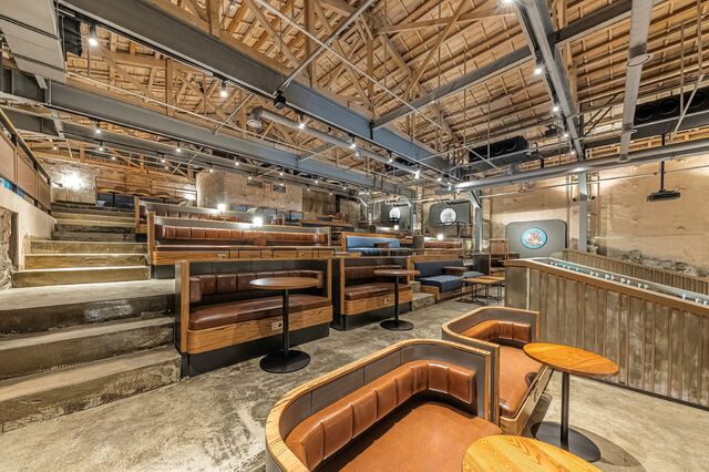 1960년대에 지어진 폐극장을 재활용한 스타벅스 경동1960점 내부 고객 공간 /스타벅스 코리아