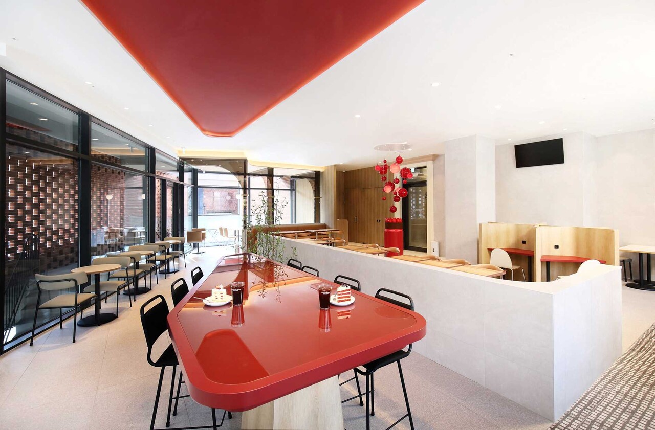 투썸플레이스, ‘아트 컬래버’ 매장 홍대 서교점 내부 /투썸플레이스