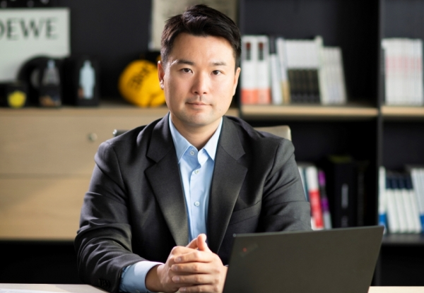 이규호 코오롱그룹 부회장이 사실상 그룹 1인자로 올라서며 만기친람 경영이 시작됐다. /㈜코오롱