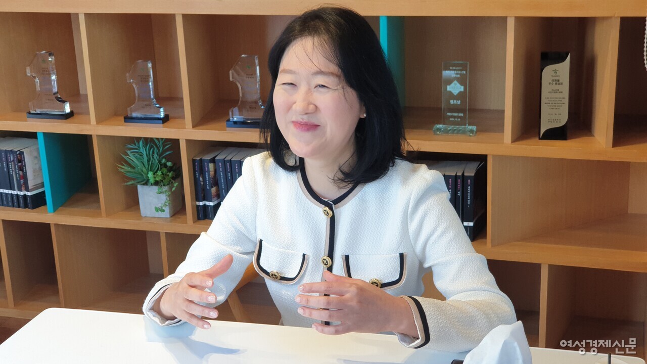 김 부장은 할아버지부터 손주까지 믿고 맡길 수 있는 끊이지 않는 자산 운용을 목표로 고객과 함께 호흡한다. 자산의 더 큰 가치를 만들기 위해 소통하고 있다. /최주연 기자