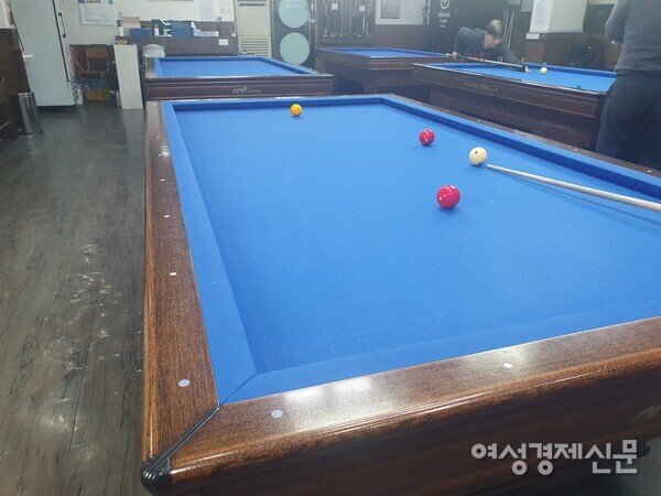 당구장은 이웃과 친구들과 소통하는 좋은 놀이터가 되었다. /사진=박종섭