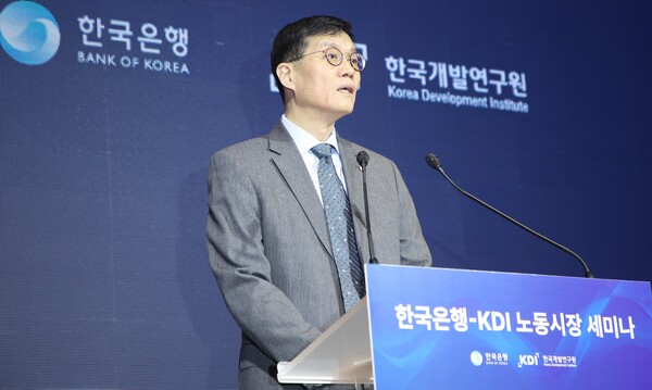 이창용 한국은행 총재는 다양한 질의 돌봄 서비스를 다양한 가격에 공급하는 것이 돌봄 인력 부족 문제 해결에 도움이 될 것으로 봤다. /한국은행