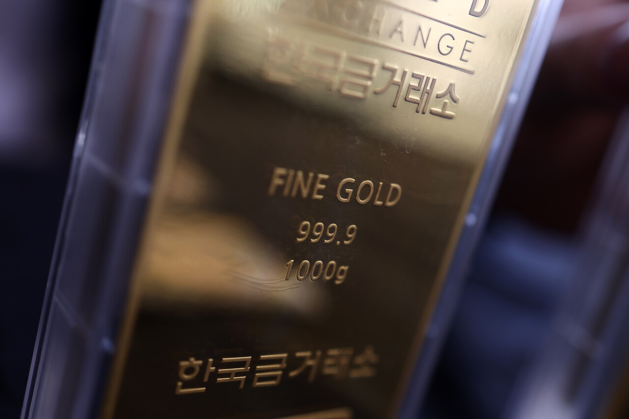 오정석 국제금융센터 전문위원은 여성경제신문과의 인터뷰에서 당분간은 금 가격이 꺾일만한 상황은 아니라고 말했다. /연합뉴스