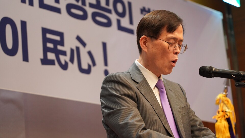 정재훈 대한상공인당 대표가 8일 오후 서울 영등포구 코트야드바이메리어트 서울타임스퀘어에서 열린 대한상공인당 창당대회에서 포부를 밝히고 있다. /김민 수습기자