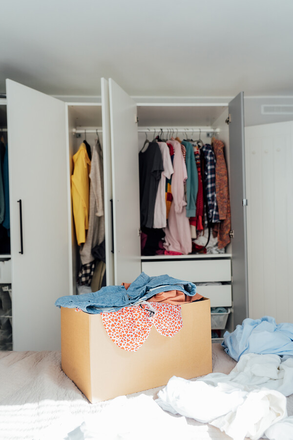 79억명이 사는 지구에 한 해 동안 약 1000억 벌의 옷이 만들어진다고 한다. 그리고 그중 약 33%는 같은 해에 그대로 버려지고 있다. /게티이미지뱅크