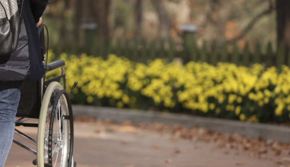 휠체어 이용자는 지자체에서 실시하는 병원 동행 서비스를 제대로 제공받지 못하고 있다. /연합뉴스