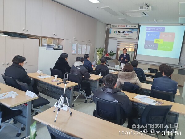 수업을 듣고 있는 학생들 /박종섭