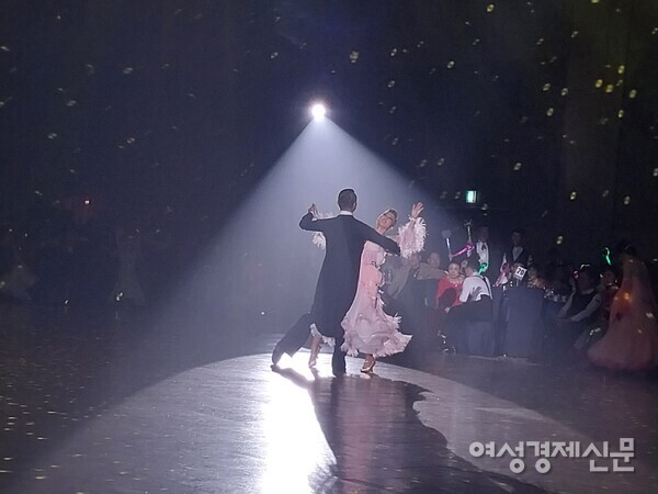댄스 시범은 자신의 댄스 라이프에서 기록할 만한 멋진 순간이다. /사진=강신영