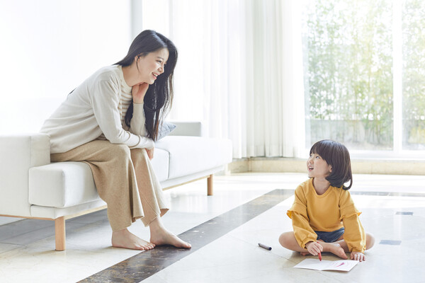 명령이 오가는 폭력 대화에 5번의 말이 있을 때 공감대화는 17번의 말이 오간다. 1분의 시간만 할애하면 된다. 단지 1분 걸리는 17번의 말을 통해 서로 자존감이 높아지고 삶은 풍요로워질 것이다. /게티이미지뱅크