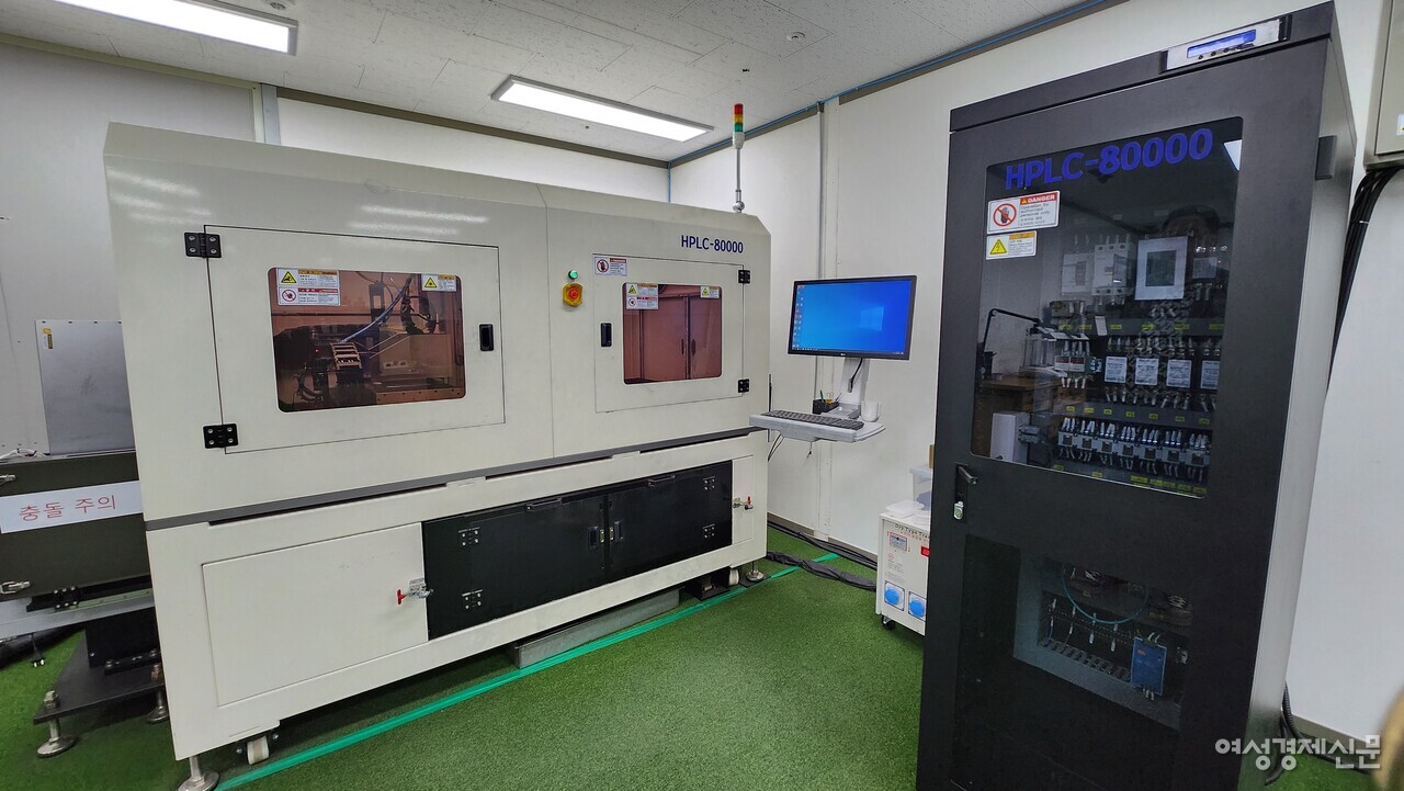 지난 22일 서울 종로구 한국금시장그룹 사무실 내에 있는 금세공 레이저 설비 /류빈 기자