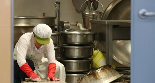 서울 소재 학교의 '지하 급식실'이 지상으로 이동하는 등 개선될 전망이다. /연합뉴스