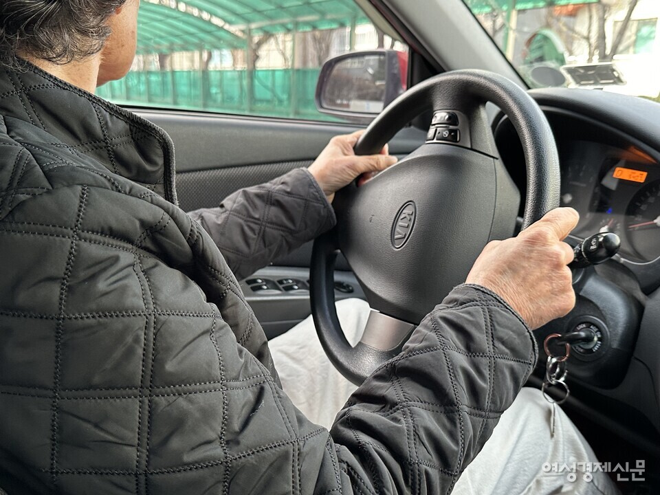 여성 운전자로서 순탄치 않은 운전 생활을 보낸 한 씨는 이제 고령 운전자가 됐다. /김정수 기자