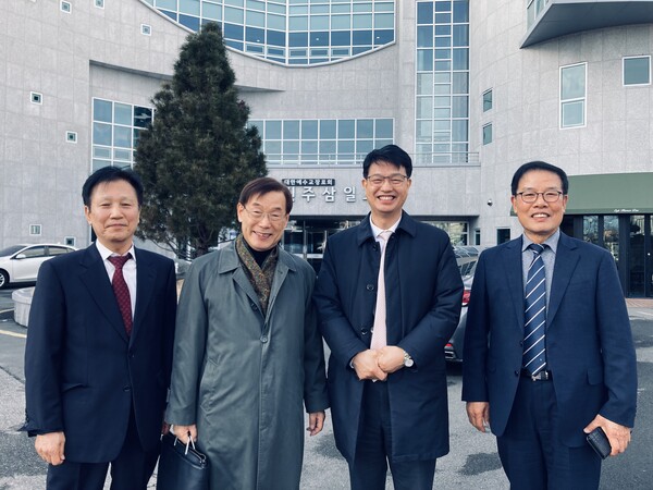 진주삼일교회 목사님 일행 /백만기