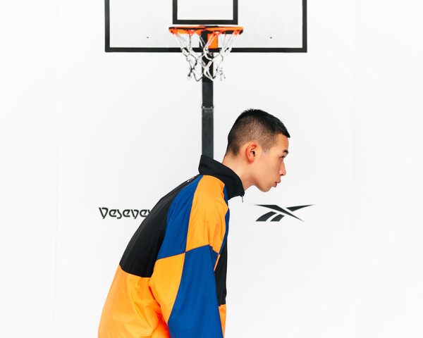 LF가 전개하는 글로벌 스포츠 브랜드 ‘리복’이 국내 스트릿 캐주얼 브랜드 ‘예스아이씨(YESEYESEE)’와의 두번째 협업 컬렉션을 출시했다. /LF