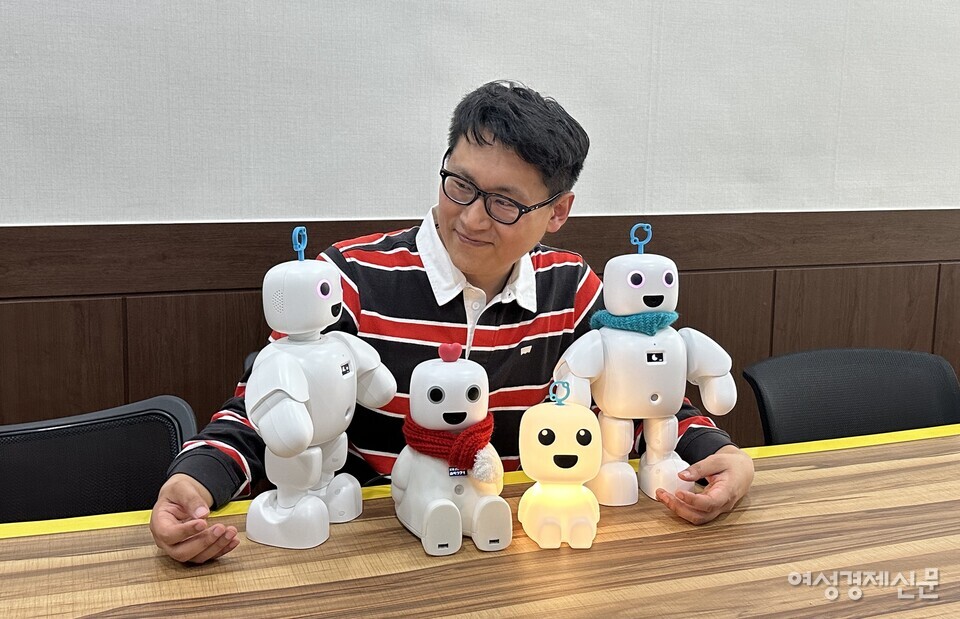 어르신 돌봄 영역부터 아이들의 교육까지 책임지는 '다재다능' AI 반려로봇 '파이보'의 아버지 박종건 서큘러스 대표를 4일 여성경제신문이 만났다. /김정수 기자