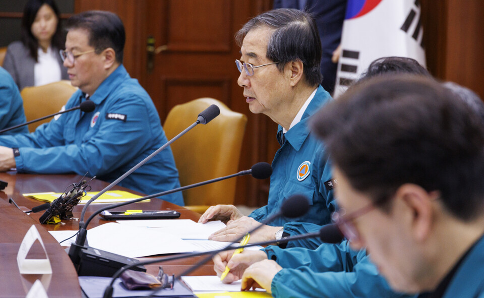 한덕수 국무총리가 5일 서울 종로구 정부서울청사에서 열린 ‘의사 집단행동 대응 중앙재난안전대책본부’ 회의에 참석해 정부가 추진중인 의료 개혁에 대한 방향에 대해 설명하고 있다. /연합뉴스