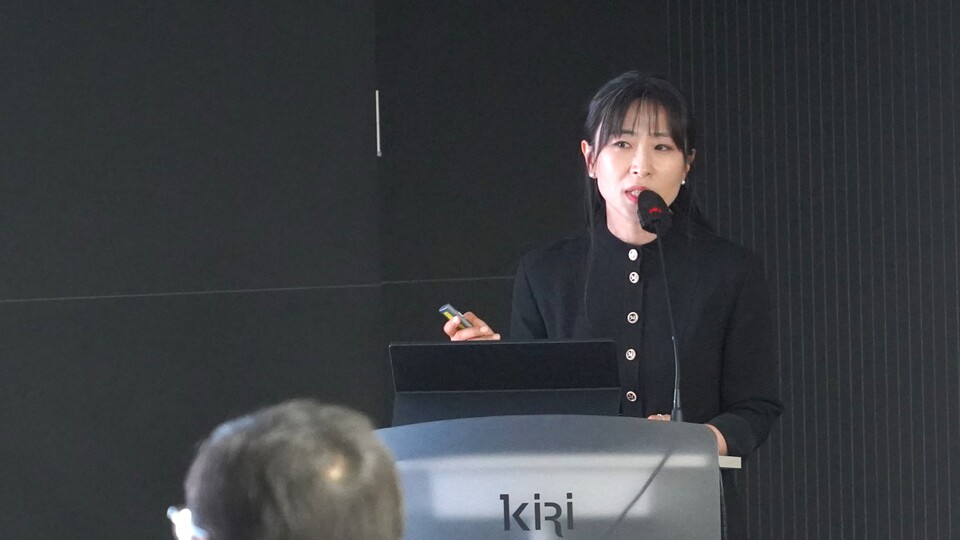 치매 환자가 늘어남에 따라 보험업권은 장기 요양 보험 제도의 보장 공백을 완화하는 방향으로 사업 영역을 늘려가야 한다. /보험연구원