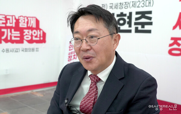 김현준 국민의힘 수원갑 예비후보가 2023년 12월 여성경제신문과 인터뷰하고 있다. /장세곤 기자