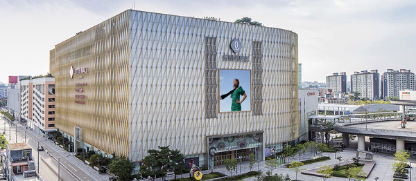 롯데백화점 수원점 전경 /롯데백화점