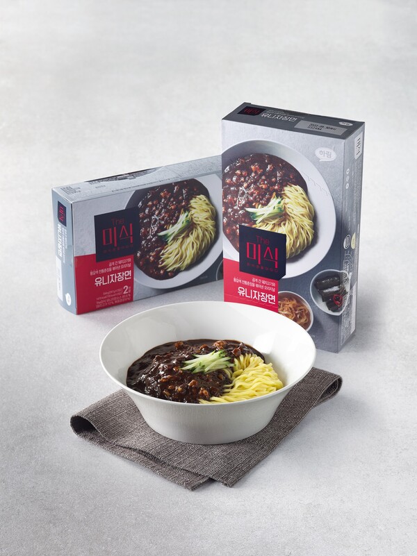 하림의 ‘더미식(The 미식) 유니자장면’이 출시 약 1년 반 만에 전체 짜장면류(봉지·지함면) 시장에서 매출 규모 순위 톱 5 반열에 첫 진입했다. /하림