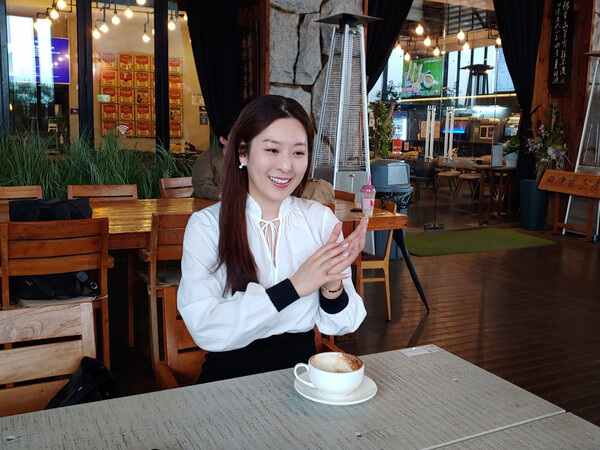 시종 유쾌하게 자신의 노래를 소개한 소프라노 박소영 씨 /사진=한형철 초빙기자