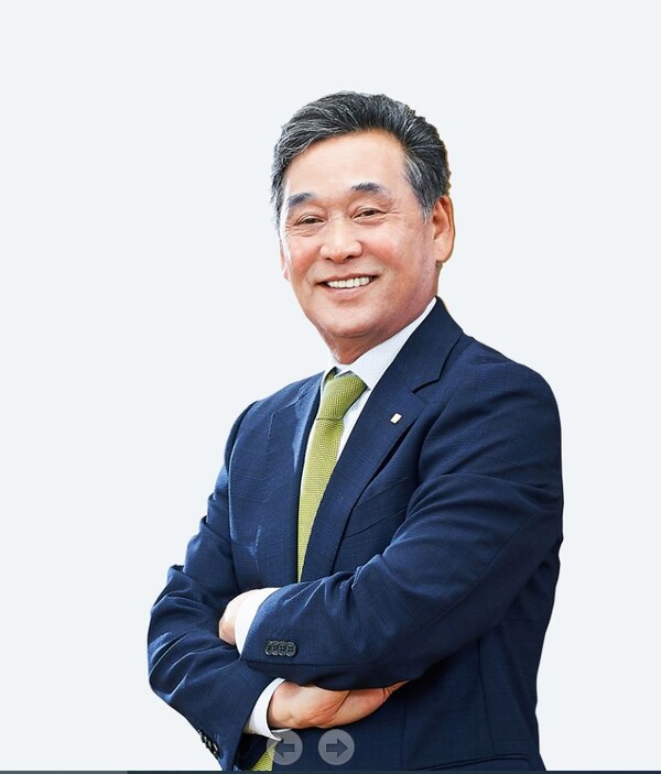 김기홍 JB금융그룹 회장(사진)이 자사주 2만 주를 추가로 확보하며 7대 금융지주 회장 중 가장 많은 회사 주식을 보유하게 됐다. /JB금융그룹