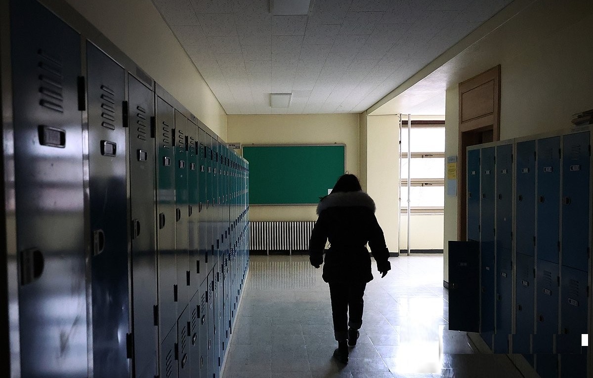 강원도의 한 의과대학의 복도에 불이 꺼져 있다. /연합뉴스