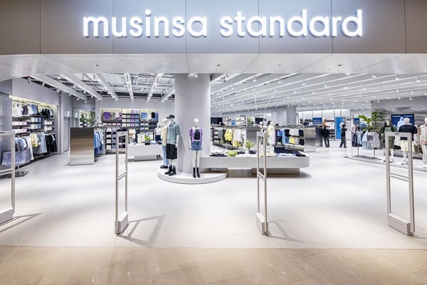 스타필드 수원에 모던 베이식 캐주얼웨어 브랜드 ‘무신사 스탠다드’ 신규 스토어가 문을 열었다. /신세계프라퍼티