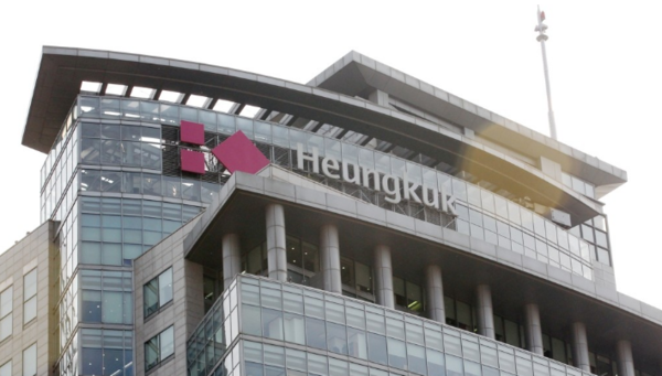 흥국화재가 불완전판매와 보험료 미환급 건으로 과징금을 부과받았다. 민원 건수 1위라는 오명도 얻었다. 3월 '보험 전문가' 송윤상 대표가 취임한 흥국화재의 올해 7대 핵심 과제 중에 불완전판매를 개선하겠다는 내용은 없었다. /연합뉴스