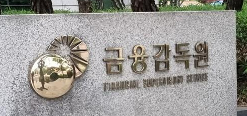 몇몇 손보사가 갑상샘암 등 유사 암 진단비를 200만원으로 올리자 금융감독원은 과당 경쟁 경고를 내렸다. 국내 보험 시장은 외국에 비해 보수적인 편이다. /연합뉴스